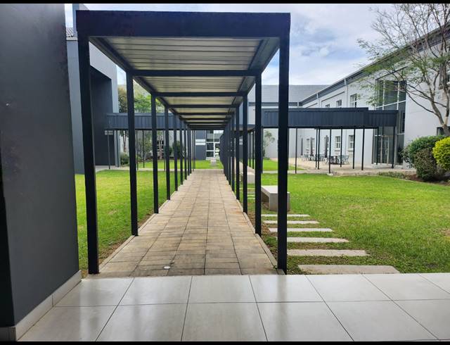 612M² OFFICE TO LET IN HALFWAY GARDENS